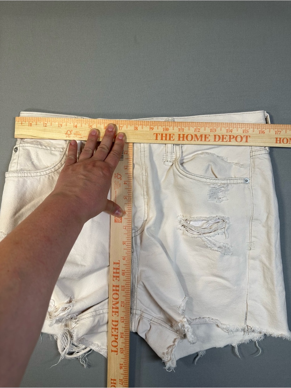 We The Free by Free People Makai Cutoff Shorts, Distressed Off White - 29 - Picture 10 of 13